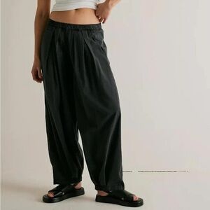 Free people “to the sky” black pull on pants